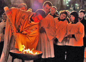 Picture, Lighting the Easger Candle